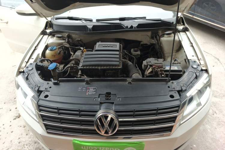 Used Volkswagen Lavida 2013 Revised Classic 1.6L Manual Fashion Edition Engine Bay