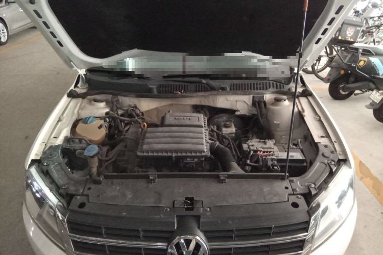 Used Volkswagen Lavida 2013 Revised Version 1.6L Automatic Luxury Edition Engine Bay