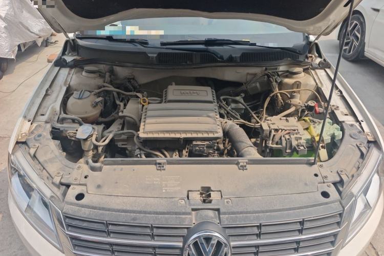 Used Volkswagen Lavida 2013 Revised Classic 1.6L Manual Fashion Edition Engine Bay