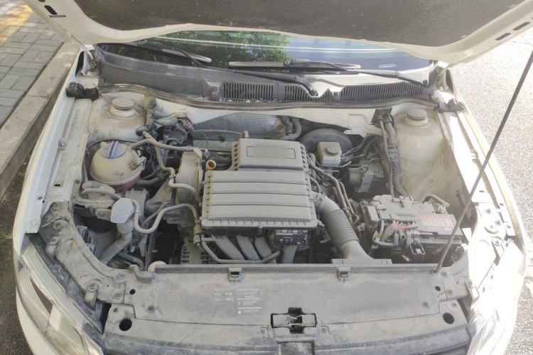 Used Volkswagen Lavida 2013 1.6L Automatic Fashion Edition Engine Bay