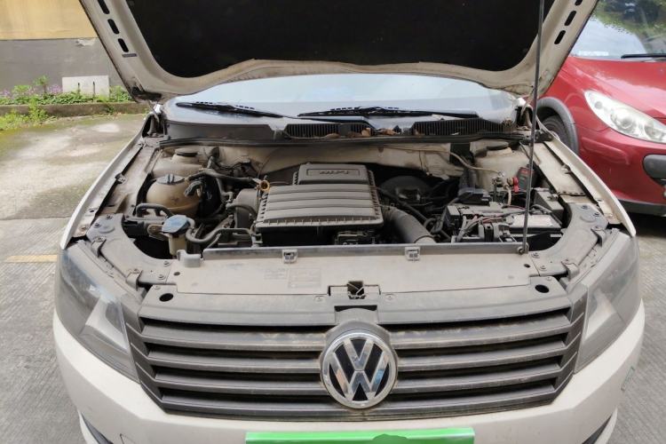 Used Volkswagen Lavida 2013 1.6L Manual Fashion Edition Engine Bay
