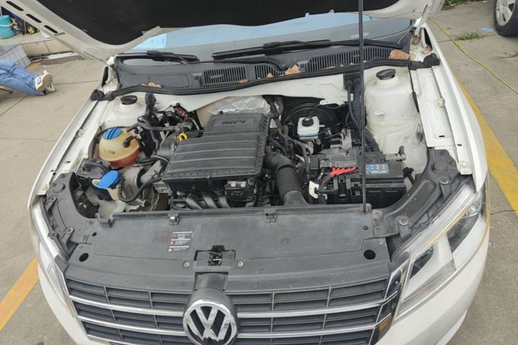 Used Volkswagen Lavida 2013 Revised Classic 1.6L Automatic Fashion Edition Engine Bay