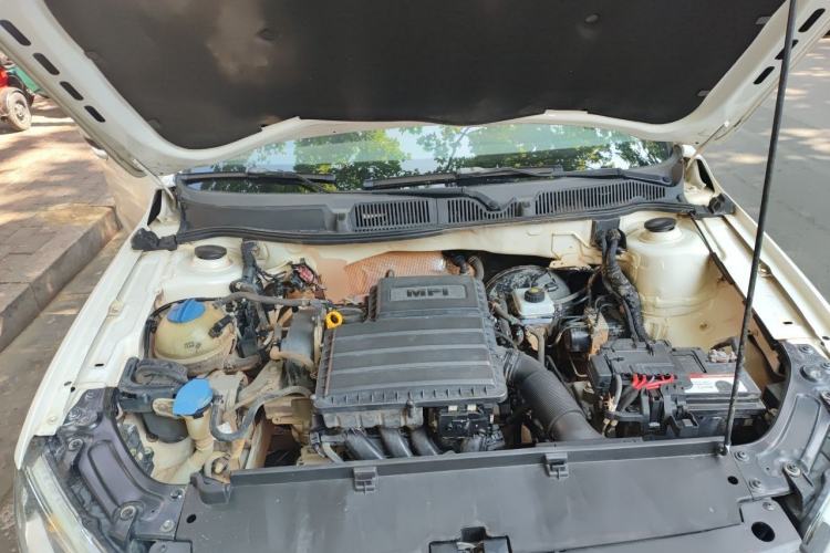 Used Volkswagen Lavida 2013 Classic 1.6L Manual Fashion Edition Engine Bay