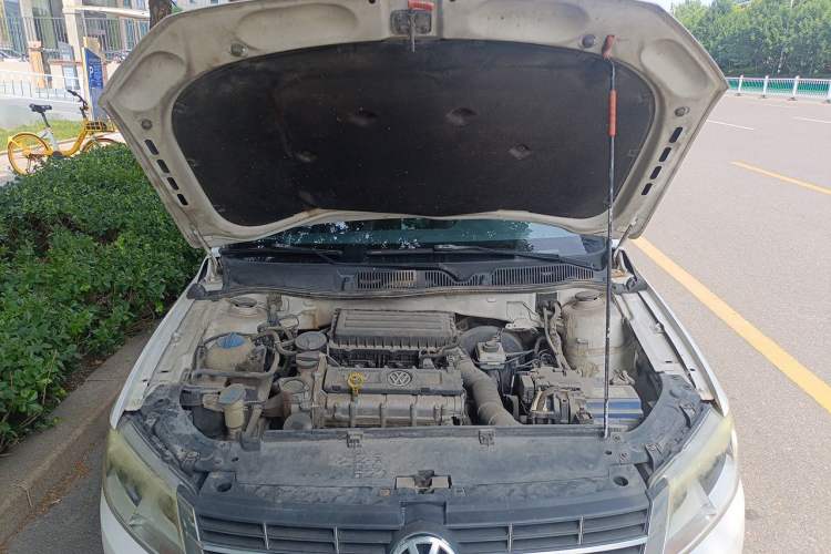 Used Volkswagen Lavida 2013 1.6L Manual Fashion Edition Engine Bay