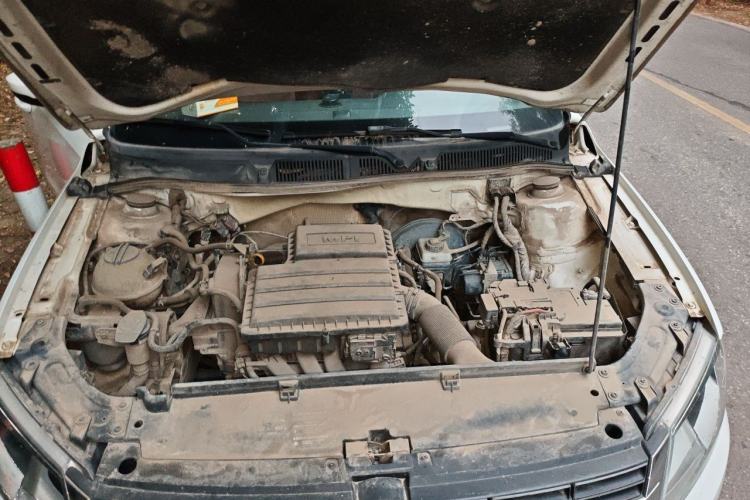 Used Volkswagen Lavida 2013 1.6L Manual Fashion Edition Engine Bay