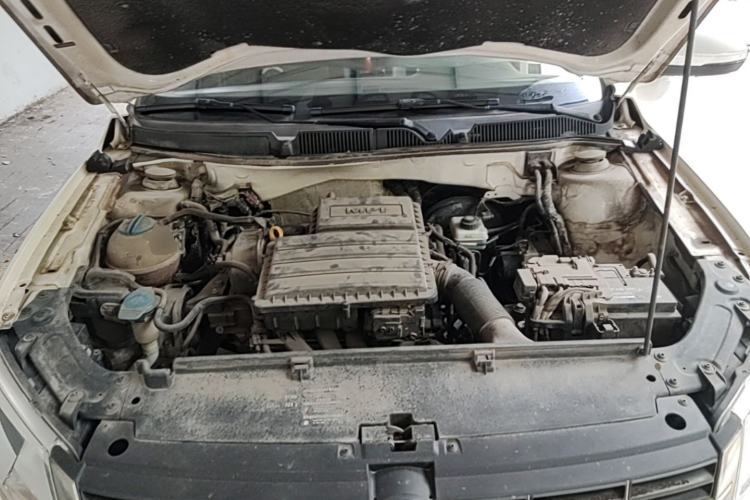 Used Volkswagen Lavida 2013 Restyled Classic 1.6L Manual Comfort Edition Engine Bay