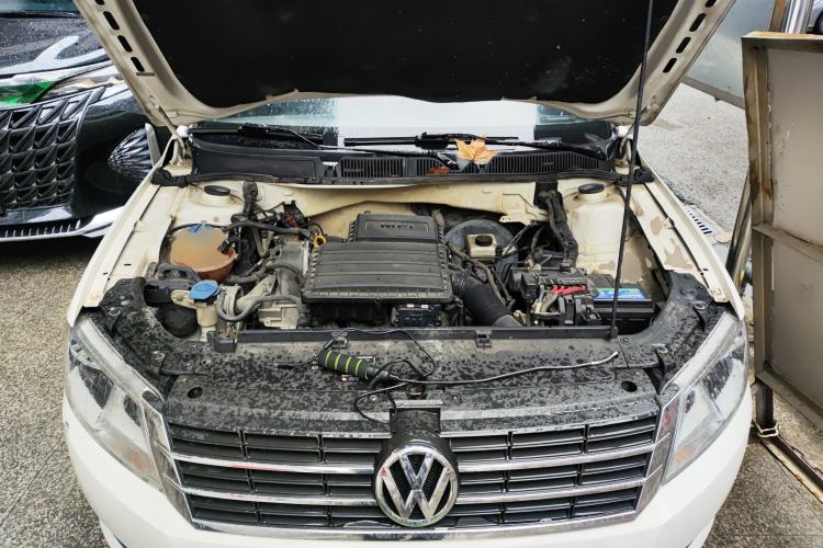 Used Volkswagen Lavida 2013 Revised Classic 1.6L Automatic Fashion Edition Engine Bay