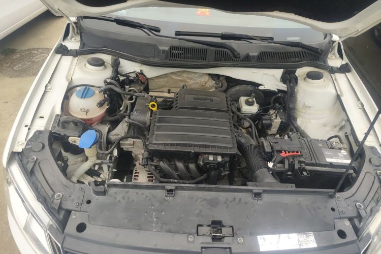 Used Volkswagen Lavida 2013 Revised Classic 1.6L Automatic Fashion Edition Engine Bay