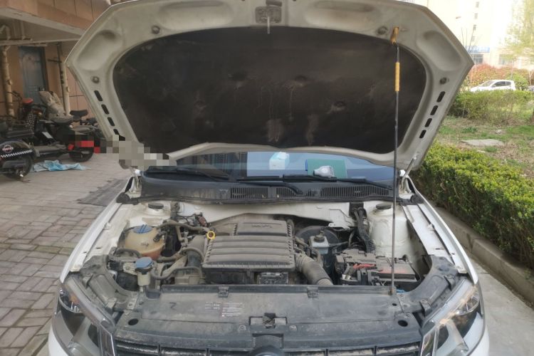 Used Volkswagen Lavida 2013 Revised Classic 1.6L Manual Fashion Edition Engine Bay