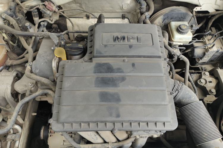 Used Volkswagen Lavida 2013 Revised Classic 1.6L Manual Fashion Edition Engine Bay