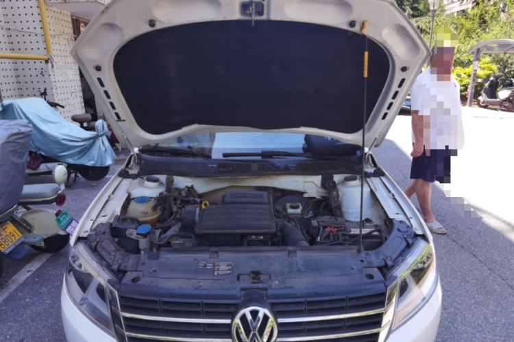 Used Volkswagen Lavida 2013 Revised Classic 1.6L Automatic Fashion Edition Engine Bay