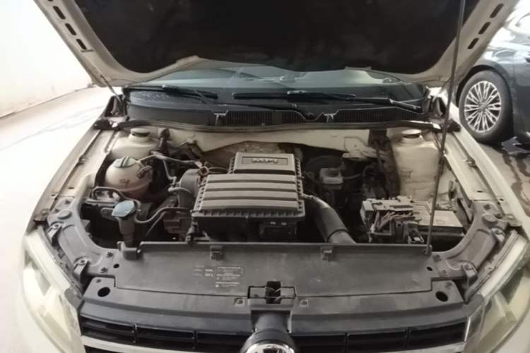 Used Volkswagen Lavida 2013 Revised Classic 1.6L Manual Fashion Edition Engine Bay