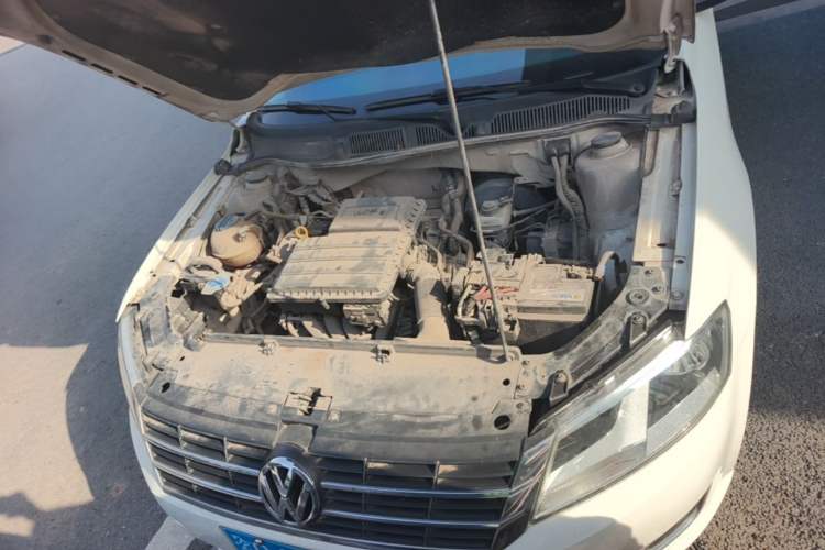 Used Volkswagen Lavida 2013 Restyled Classic 1.6L Manual Comfort Edition Engine Bay