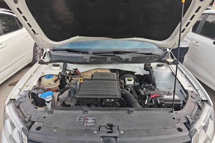 Used Volkswagen Lavida 2013 Revised Classic 1.6L Automatic Fashion Edition Engine Bay