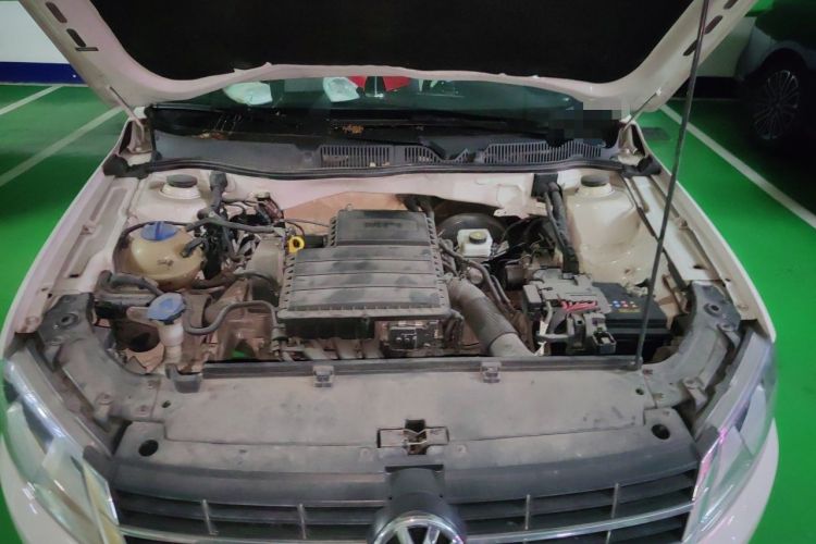 Used Volkswagen Lavida 2013 1.6L Automatic Fashion Edition Engine Bay