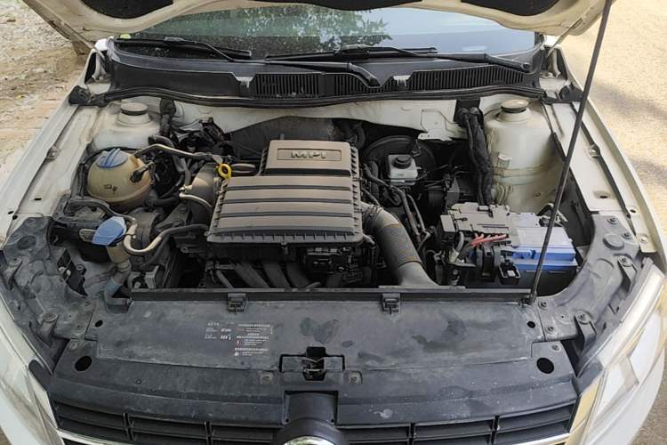 Used Volkswagen Lavida 2013 Revised Classic 1.6L Automatic Fashion Edition Engine Bay
