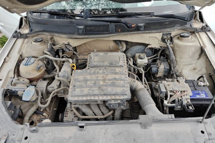 Used Volkswagen Lavida 2013 Revised Classic 1.6L Manual Fashion Edition Engine Bay