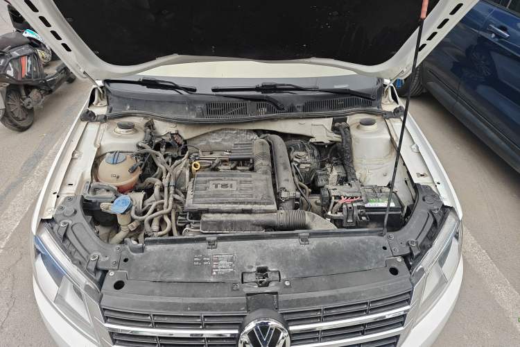 Used Volkswagen Lavida 2013 Revised Version 1.4 TSI DSG Comfort Edition Engine Bay