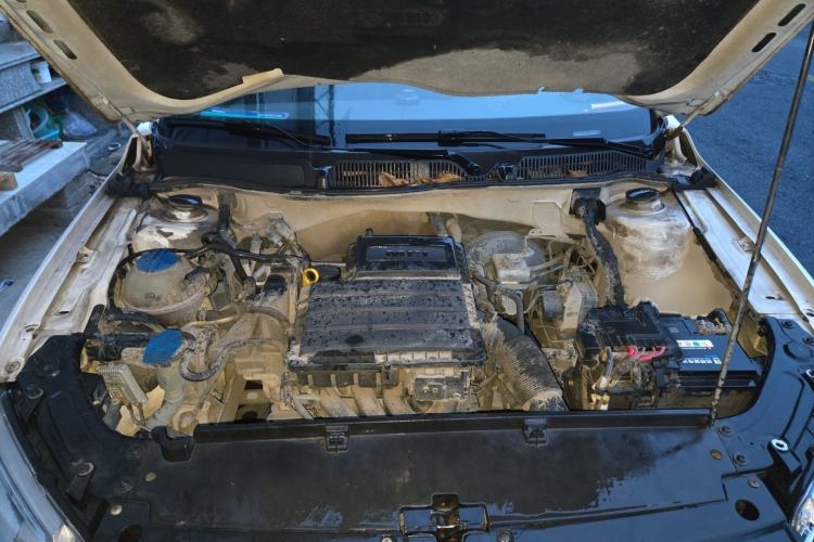 Used Volkswagen Lavida 2013 Restyled Classic 1.6L Manual Comfort Edition Engine Bay
