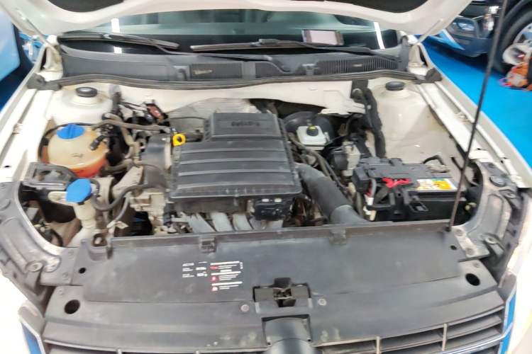 Used Volkswagen Lavida 2013 Restyled Classic 1.6L Automatic Comfort Edition Engine Bay