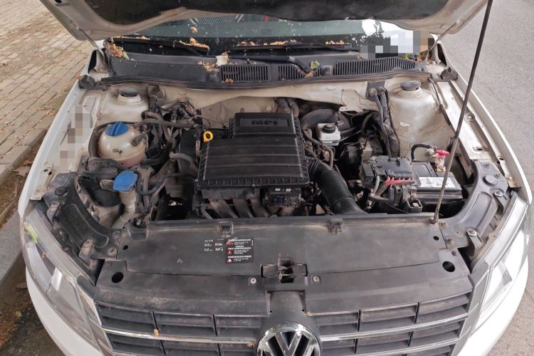 Used Volkswagen Lavida 2013 Revised Classic 1.6L Manual Fashion Edition Engine Bay