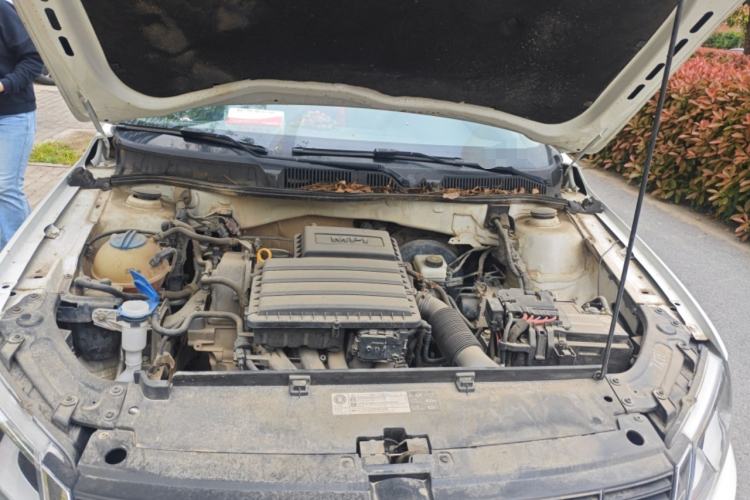Used Volkswagen Lavida 2013 1.6L Automatic Comfort Edition Engine Bay