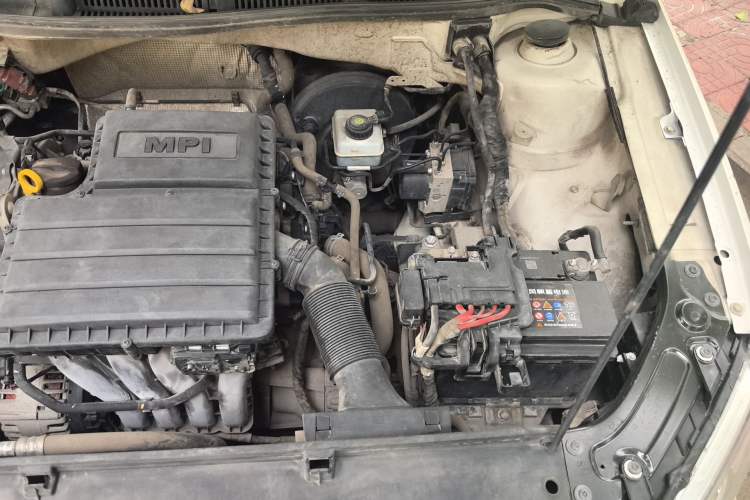 Used Volkswagen Lavida 2013 Revised Classic 1.6L Manual Fashion Edition Engine Bay Left