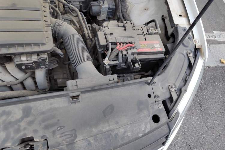 Used Volkswagen Lavida 2013 Revised Classic 1.6L Automatic Fashion Edition Engine Bay Left