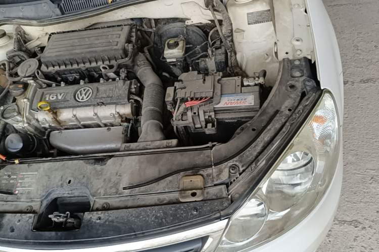 Used Volkswagen Lavida 2013 Classic 1.6L Automatic Fashion Edition Engine Bay Left