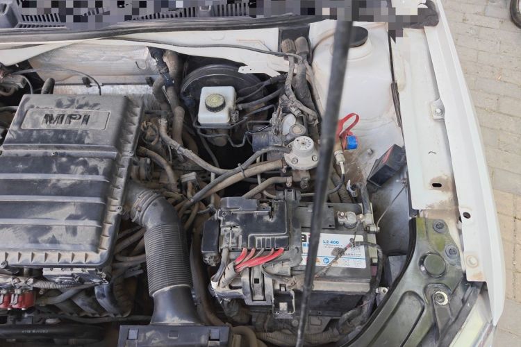 Used Volkswagen Lavida 2013 Revised Classic 1.6L Manual Fashion Edition Engine Bay Left