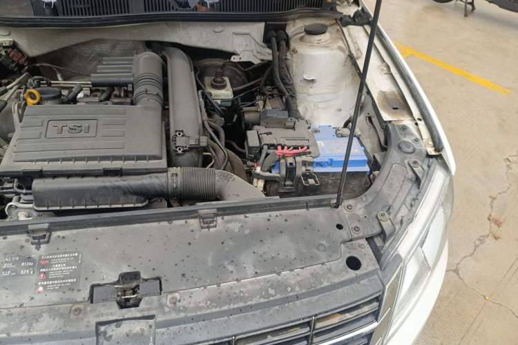 Used Volkswagen Lavida 2013 1.4TSI Manual Comfort Edition Engine Bay Left