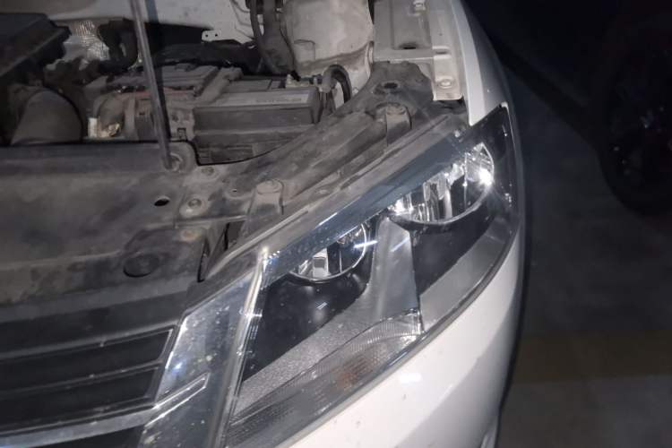 Used Volkswagen Lavida 2013 1.6L Automatic Comfort Edition Engine Bay Left