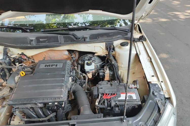 Used Volkswagen Lavida 2013 Classic 1.6L Manual Fashion Edition Engine Bay Left