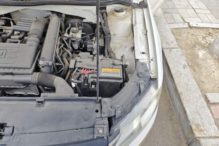 Used Volkswagen Lavida 2013 Revised Version 1.4 TSI DSG Comfort Edition Engine Bay Left