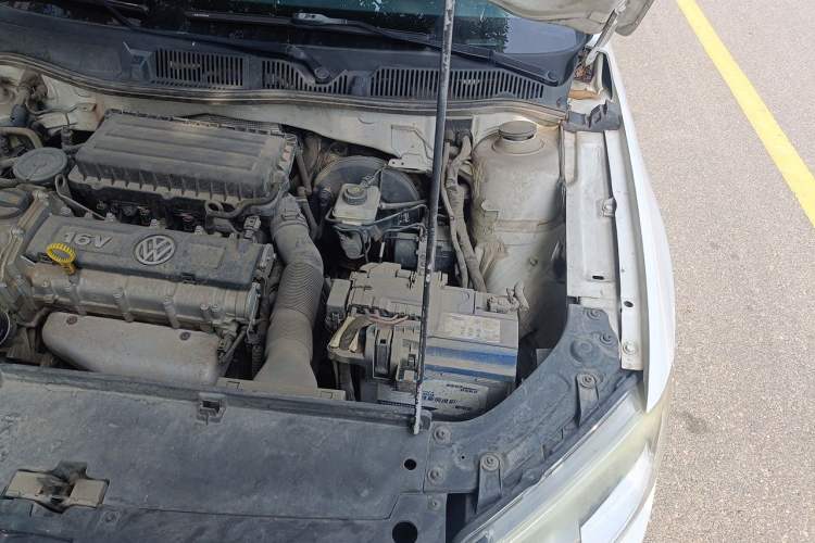 Used Volkswagen Lavida 2013 1.6L Manual Fashion Edition Engine Bay Left