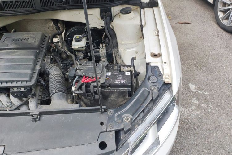 Used Volkswagen Lavida 2013 1.6L Automatic Luxury Edition Engine Bay Left