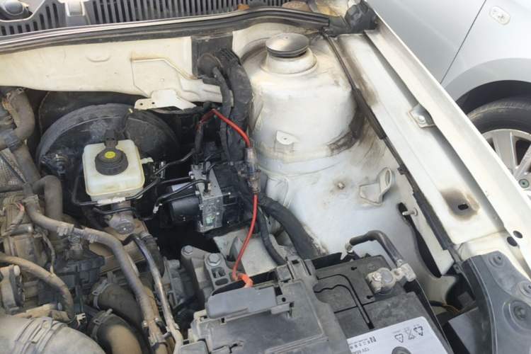 Used Volkswagen Lavida 2013 Revised Classic 1.6L Automatic Fashion Edition Engine Bay Left