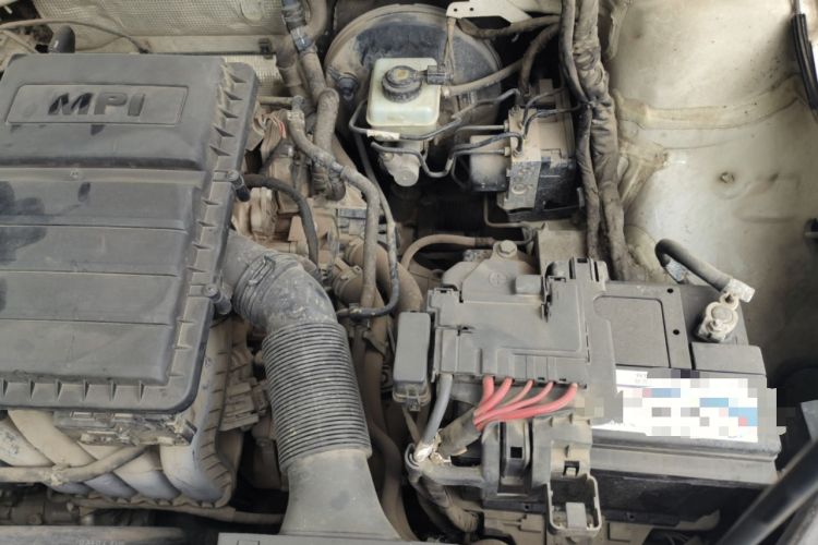 Used Volkswagen Lavida 2013 Revised Classic 1.6L Manual Fashion Edition Engine Bay Left