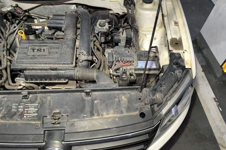 Used Volkswagen Lavida 2013 Revised Version 1.4 TSI DSG Comfort Edition Engine Bay Left