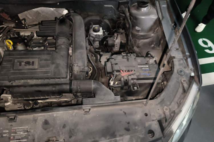 Used Volkswagen Lavida 2013 Revised Version 1.4 TSI DSG Comfort Edition Engine Bay Left