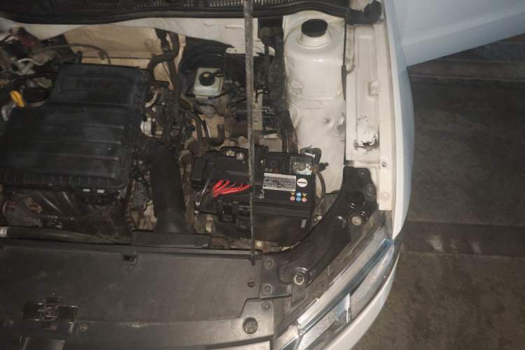 Used Volkswagen Lavida 2013 1.6L Automatic Comfort Edition Engine Bay Left