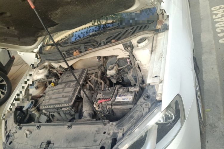Used Volkswagen Lavida 2013 1.6L Manual Comfort Edition Engine Bay Left