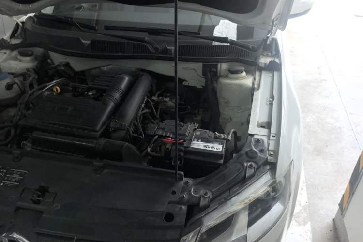 Used Volkswagen Lavida 2013 Revised Version 1.4 TSI DSG Comfort Edition Engine Bay Left