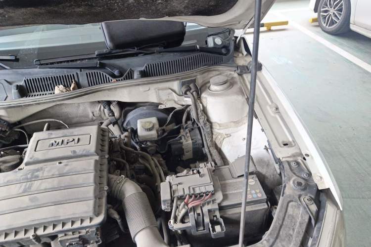 Used Volkswagen Lavida 2013 Revised Classic 1.6L Automatic Fashion Edition Engine Bay Left