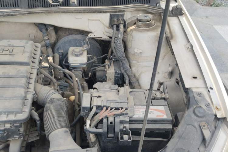 Used Volkswagen Lavida 2013 Restyled Classic 1.6L Automatic Comfort Edition Engine Bay Left