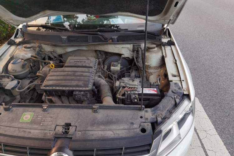 Used Volkswagen Lavida 2013 1.6L Automatic Comfort Edition Engine Bay Left