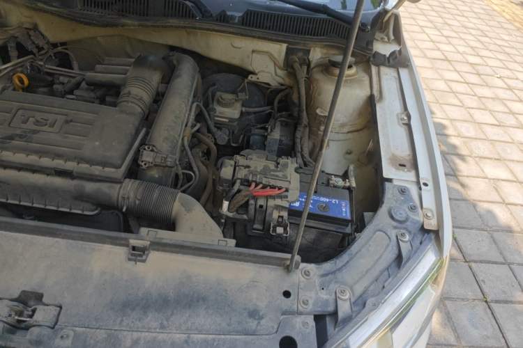 Used Volkswagen Lavida 2013 Revised Version 1.4 TSI Manual Comfort Edition Engine Bay Left