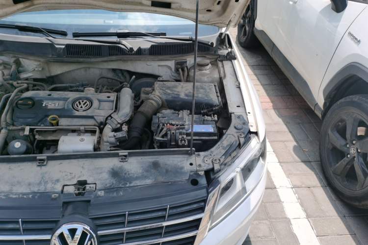 Used Volkswagen Lavida 2013 1.4 TSI Manual Luxury Edition Engine Bay Left