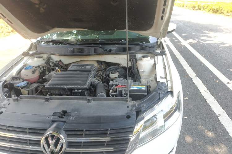 Used Volkswagen Lavida 2013 1.6L Automatic Comfort Edition Engine Bay Left