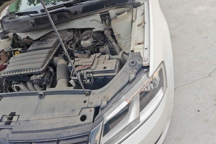Used Volkswagen Lavida 2013 Revised Classic 1.6L Automatic Fashion Edition Engine Bay Left
